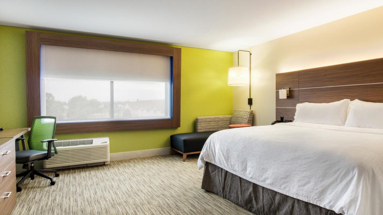 | Holiday Inn Express & Suites Racine, an IHG Hotel