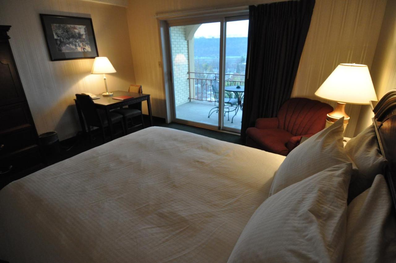 | Hillside Inn