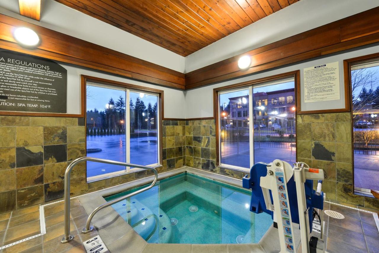 | Holiday Inn Express Vancouver North, an IHG Hotel