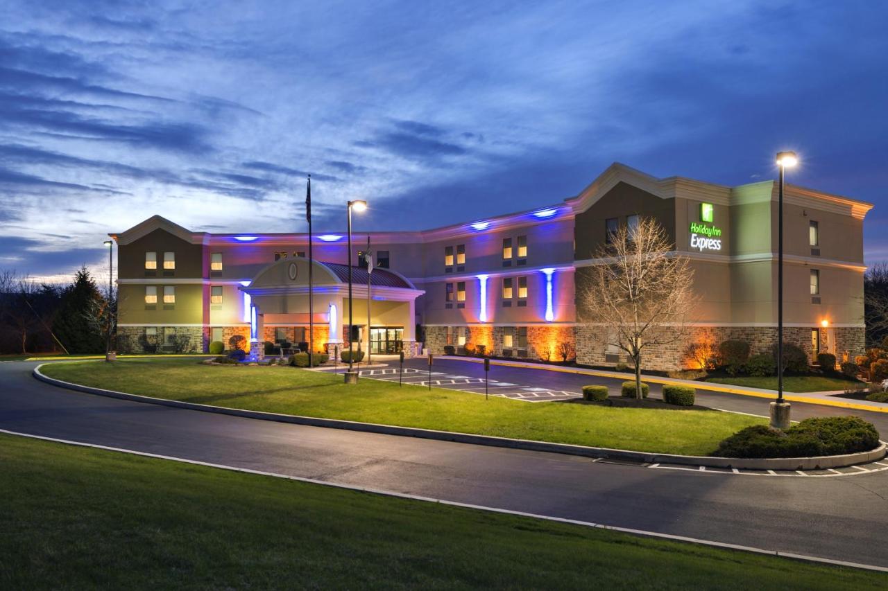 | Holiday Inn Express Harrisburg NE, an IHG Hotel