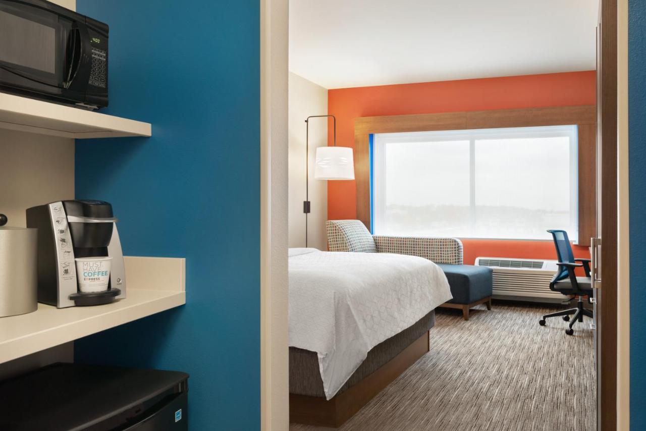 Leisure King Room - Non-Smoking at Holiday Inn Express & Suites Beaver Dam, an IHG Hotel