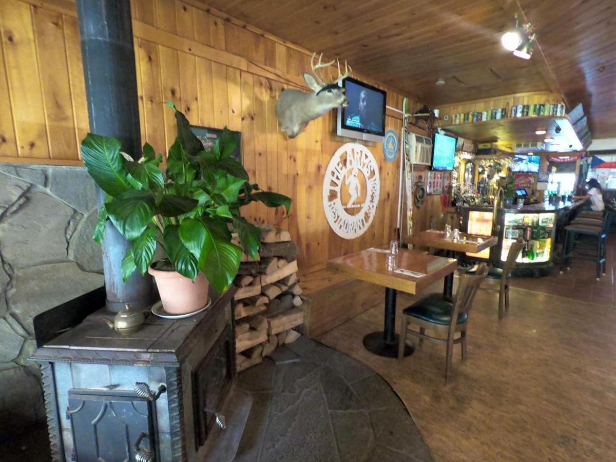| Pine Hill Arms Hotel