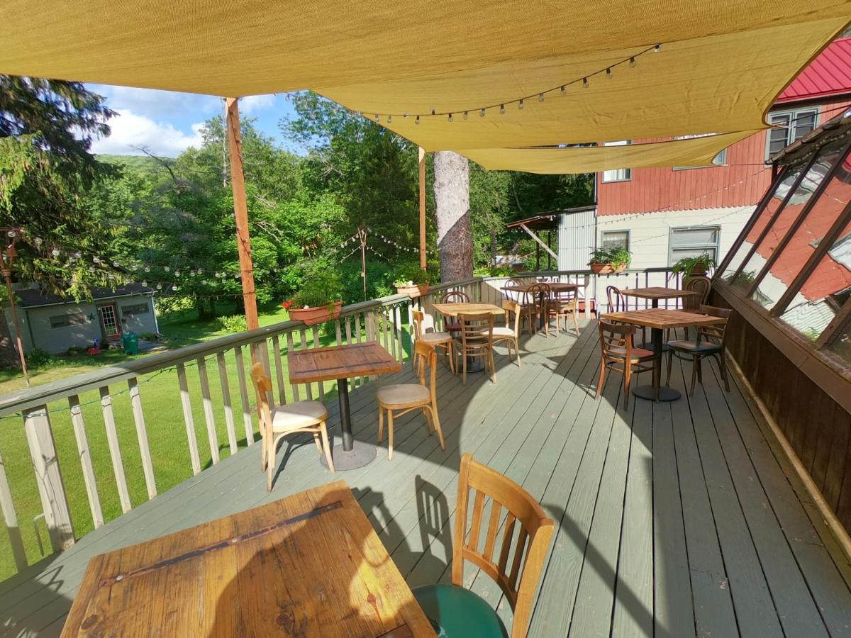 | Pine Hill Arms Hotel