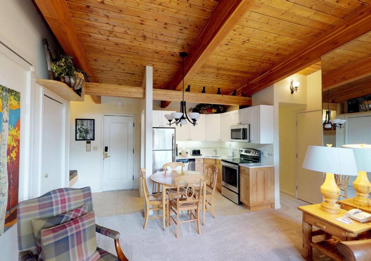 Standard One-Bedroom Apartment at Manor Vail Lodge