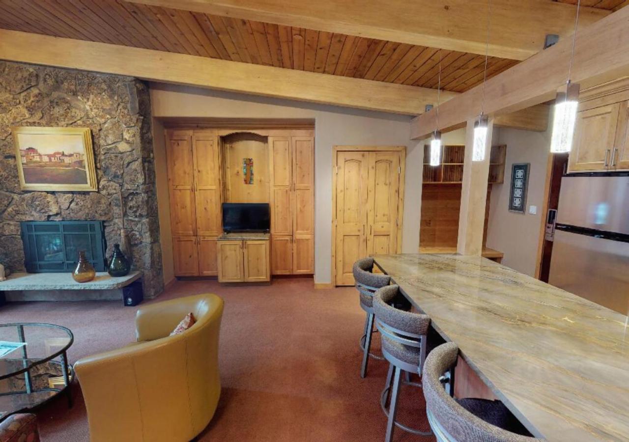 Standard One-Bedroom Apartment at Manor Vail Lodge