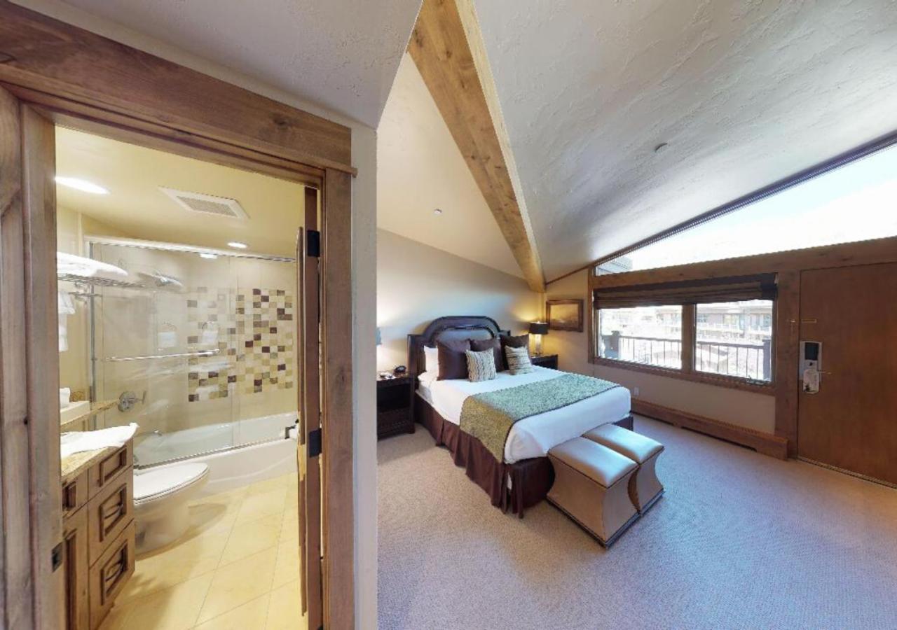 Superior Two-Bedroom Apartment at Manor Vail Lodge
