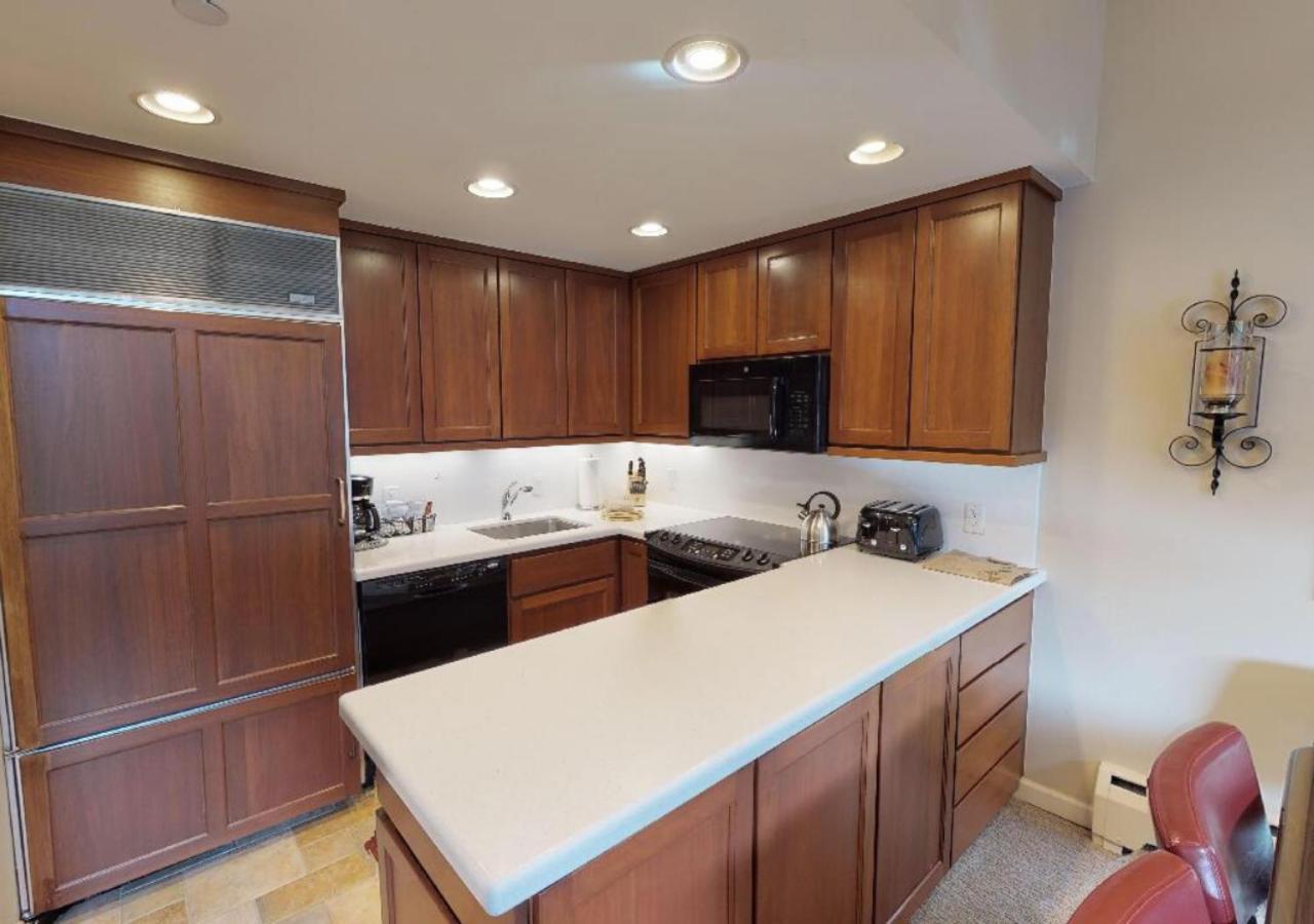 Standard Three-Bedroom Apartment at Manor Vail Lodge