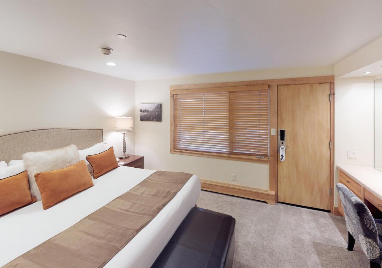 Superior Three-Bedroom Apartment at Manor Vail Lodge