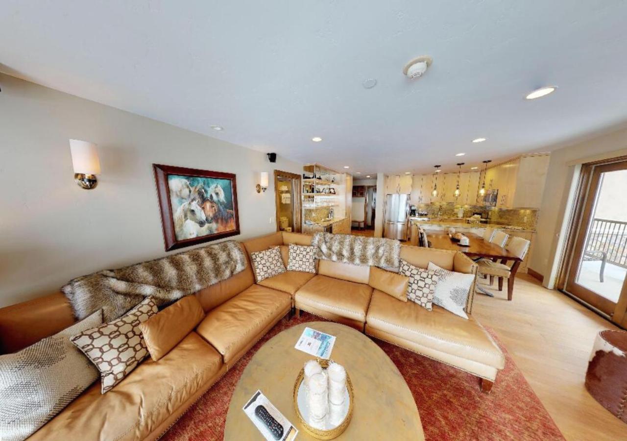 Superior Three-Bedroom Apartment at Manor Vail Lodge