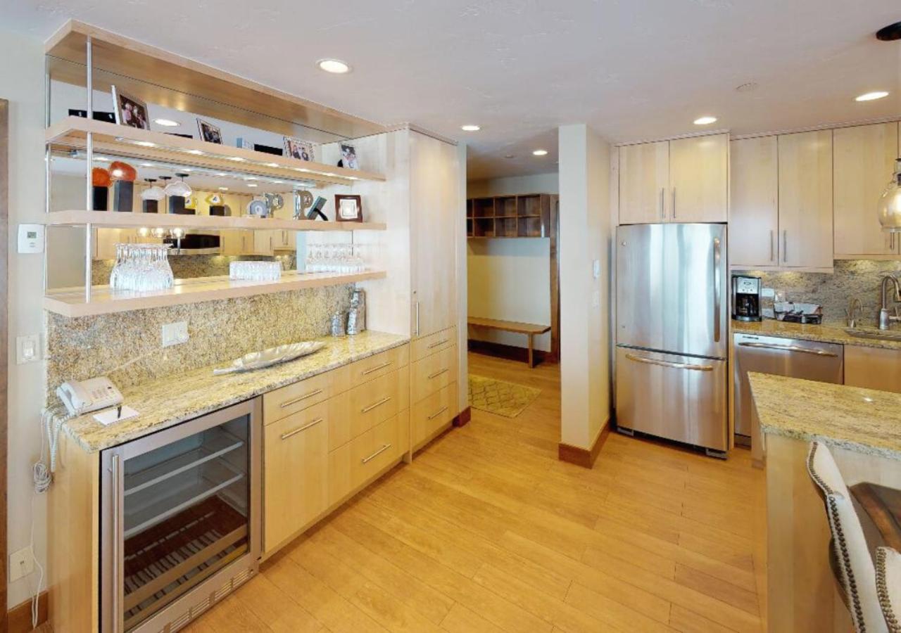 Superior Three-Bedroom Apartment at Manor Vail Lodge