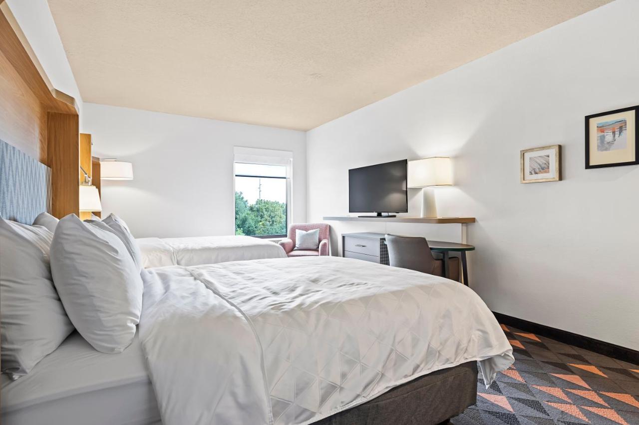 | Holiday Inn - St. Petersburg West, an IHG Hotel