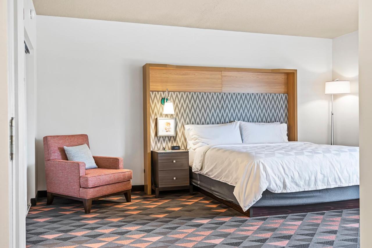| Holiday Inn - St. Petersburg West, an IHG Hotel