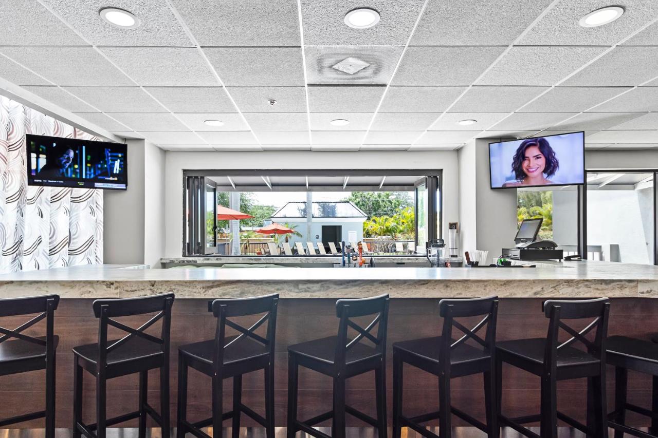 | Holiday Inn - St. Petersburg West, an IHG Hotel