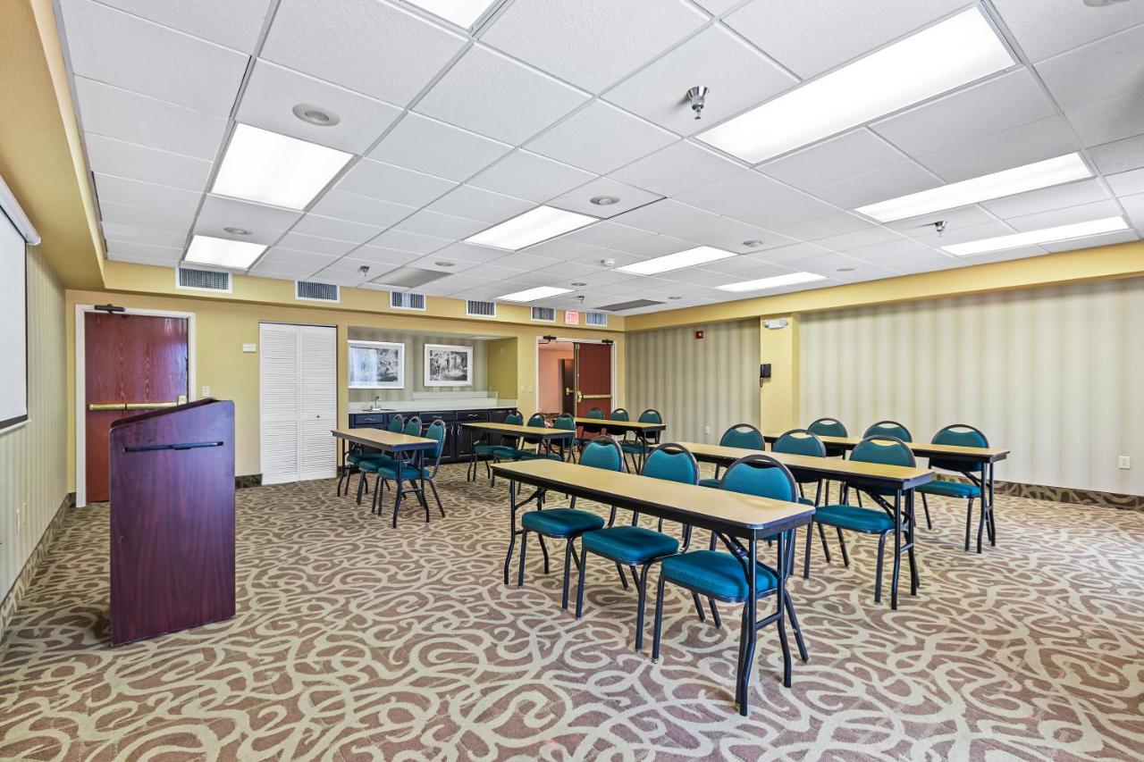| Holiday Inn - St. Petersburg West, an IHG Hotel