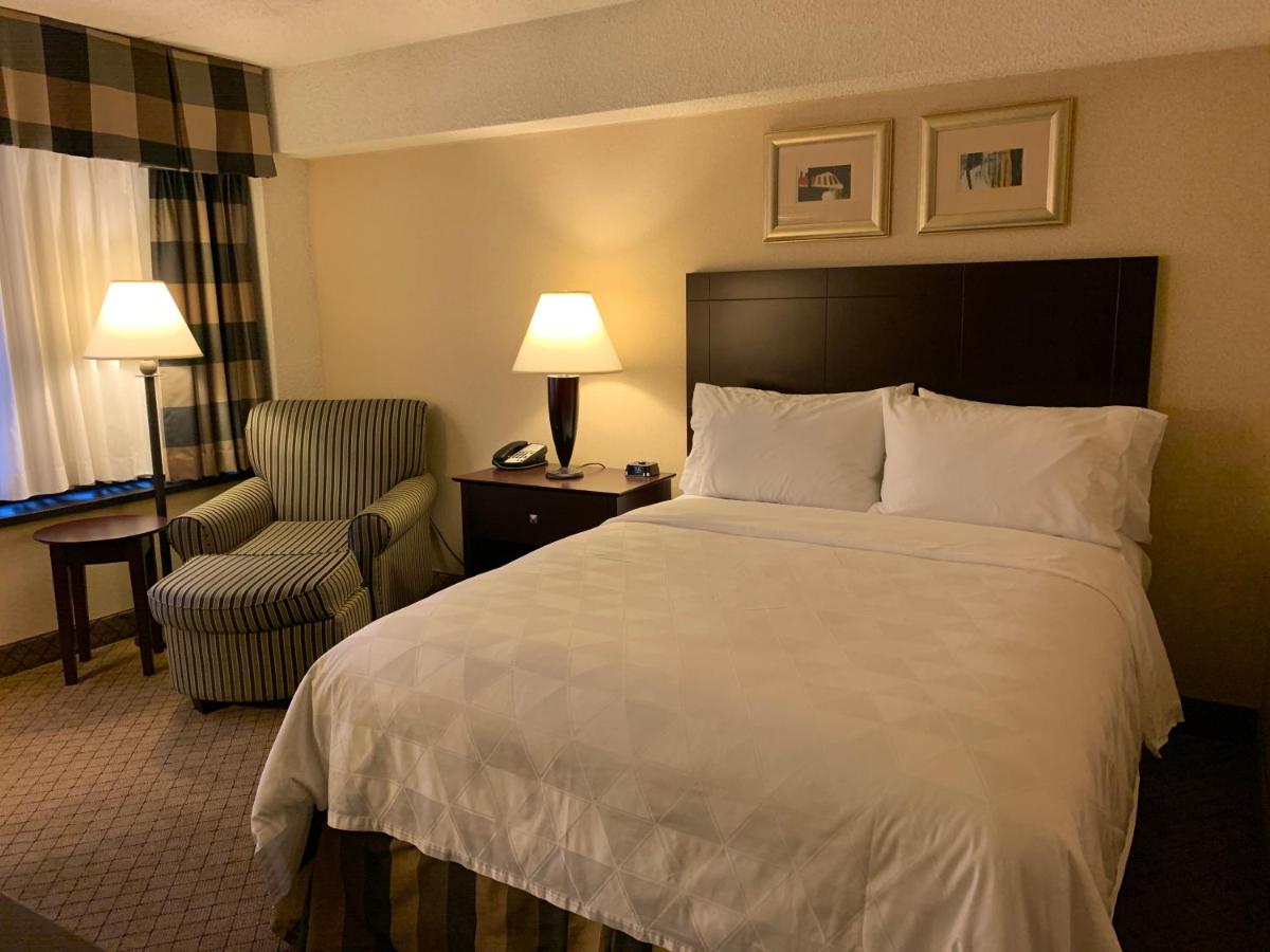 Queen Room - Non-Smoking at Holiday Inn Johnstown Downtown by IHG
