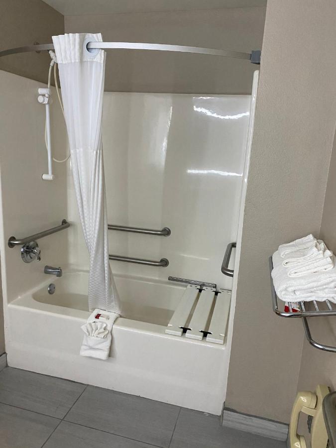 Queen Room - Disability Access/Non-Smoking at Super 8 by Wyndham Lynchburg VA