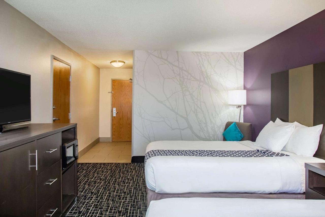 | La Quinta Inn & Suits by Wyndham Pontoon Beach IL