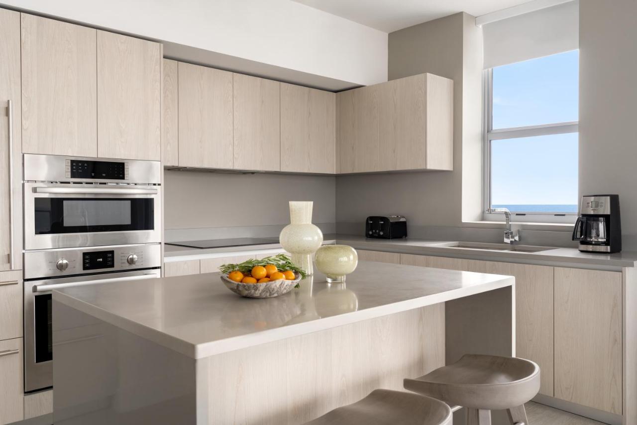 3 Bedroom Corner Suite View-Ocean/Intra/City-Mobil Roll In Shower with Kitchen at Hyde Beach House