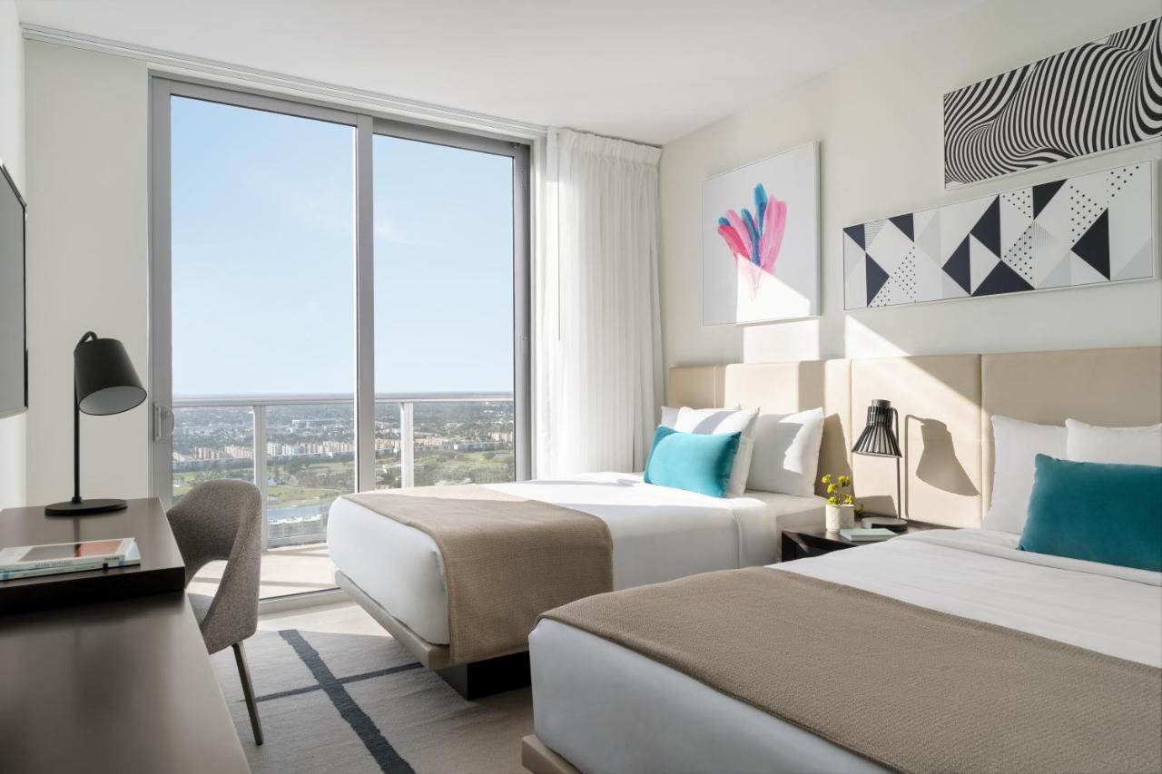 3 Bedroom Corner Suite View-Ocean/Intra/City-Mobil Roll In Shower with Kitchen at Hyde Beach House