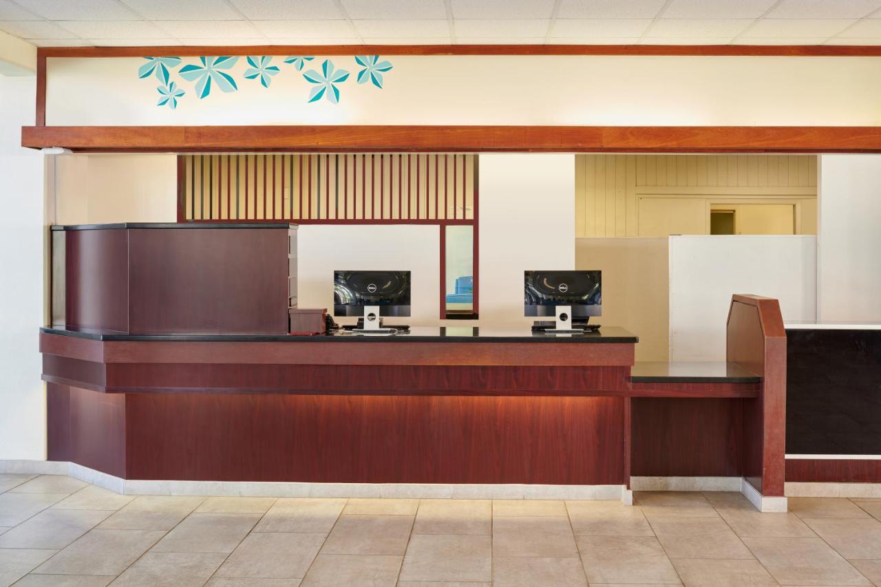 | Maui Beach Hotel