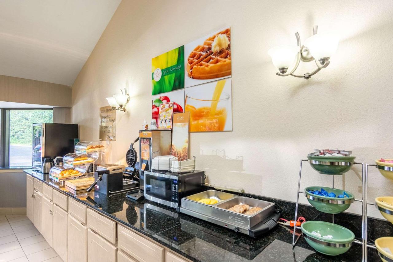 | Quality Inn Petersburg-Fort Lee