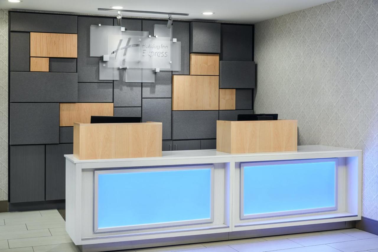 | Holiday Inn Express Richmond - Midtown, an IHG Hotel