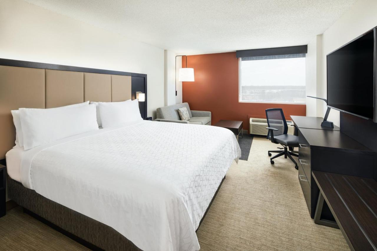 | Holiday Inn Express Richmond - Midtown, an IHG Hotel