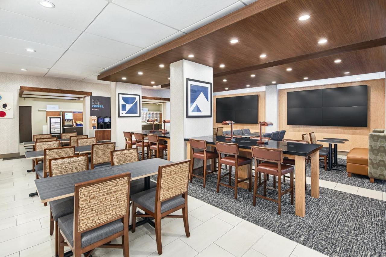 | Holiday Inn Express Richmond - Midtown, an IHG Hotel