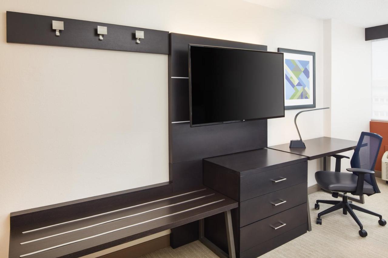 | Holiday Inn Express Richmond - Midtown, an IHG Hotel