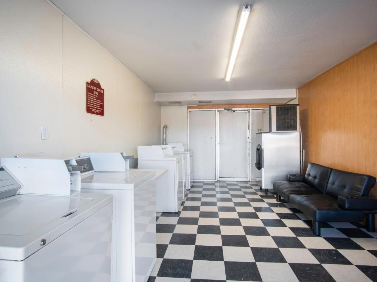 | Nendels Inn & Suites Dodge City Airport