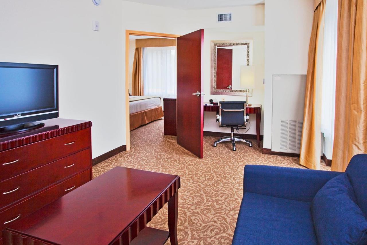 Executive Suite at Holiday Inn Express Hotel & Suites Brooksville by IHG
