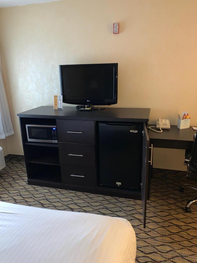 Queen Room - Disability Access/Non-Smoking at Baymont by Wyndham Bridgeport/Frankenmuth