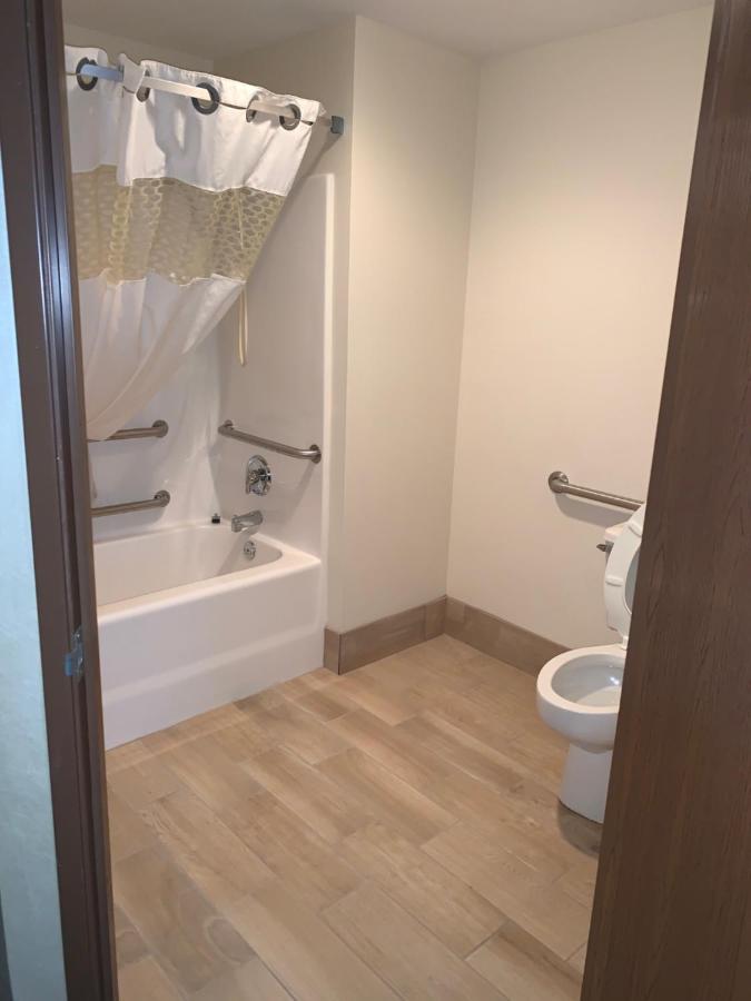 Queen Room - Disability Access/Non-Smoking at Baymont by Wyndham Bridgeport/Frankenmuth