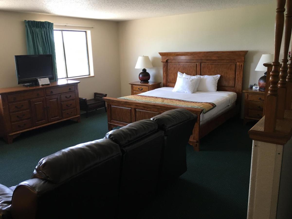  | Americas Best Value Inn & Suites Cassville Roaring River