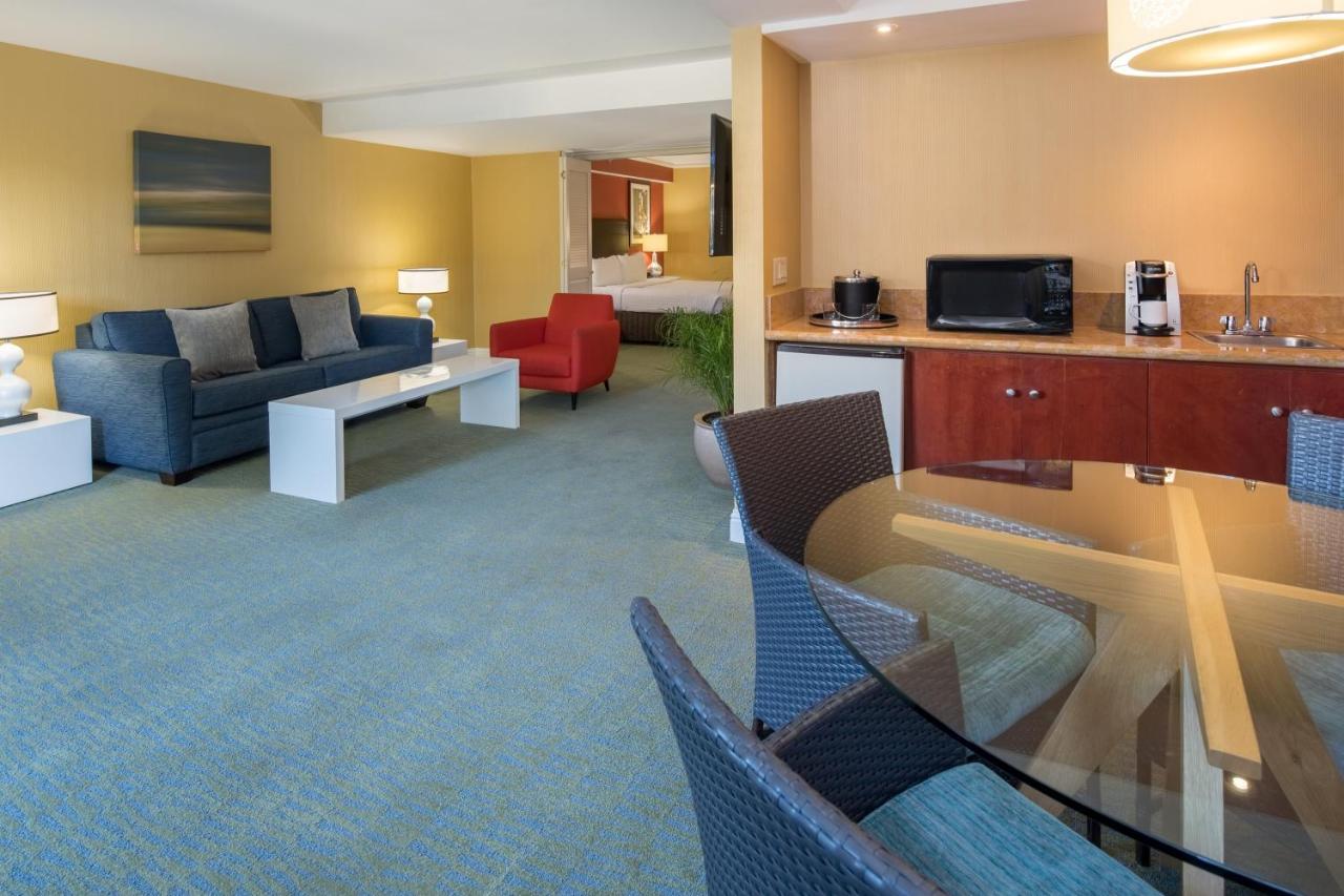 Cabana King Suite with Spa Bath- Non-Smoking at Crowne Plaza Cabana, Palo Alto, an IHG Hotel
