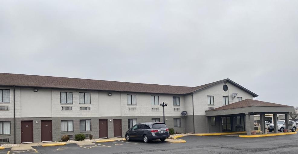 | Americas Best Value Inn West Frankfort