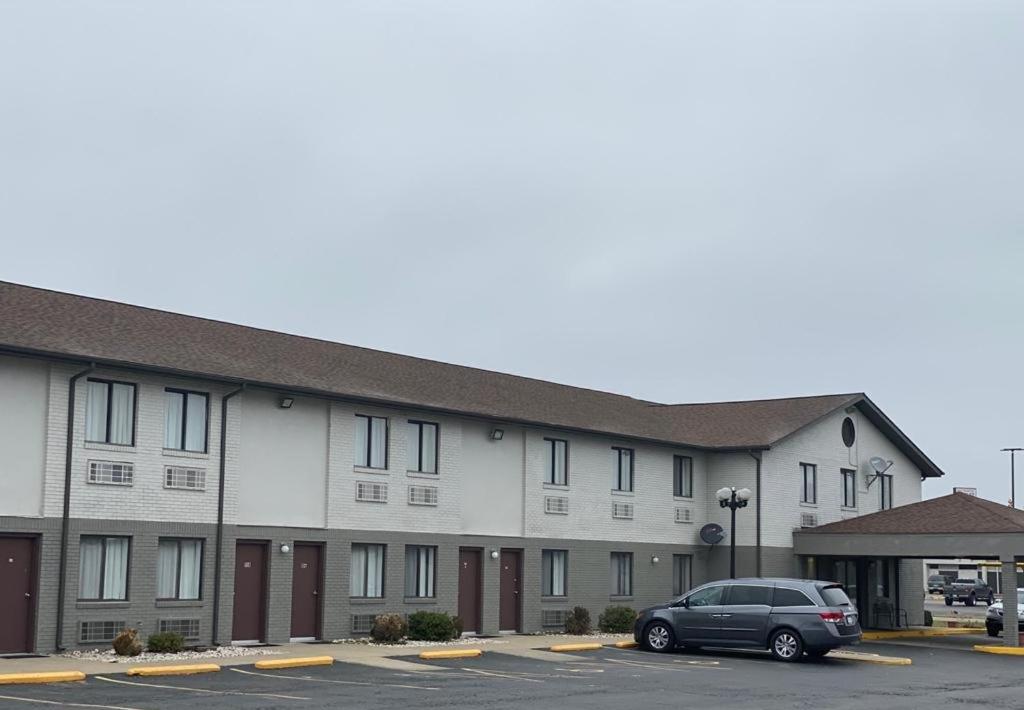 | Americas Best Value Inn West Frankfort