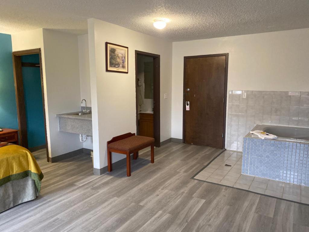 | Americas Best Value Inn West Frankfort
