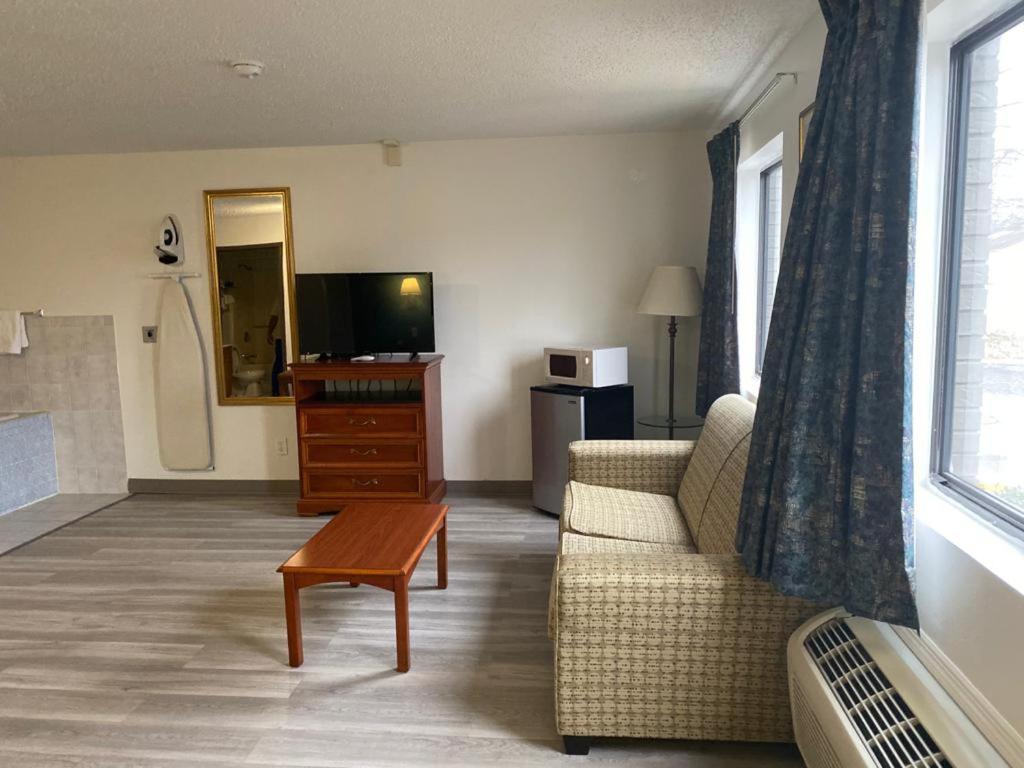 | Americas Best Value Inn West Frankfort