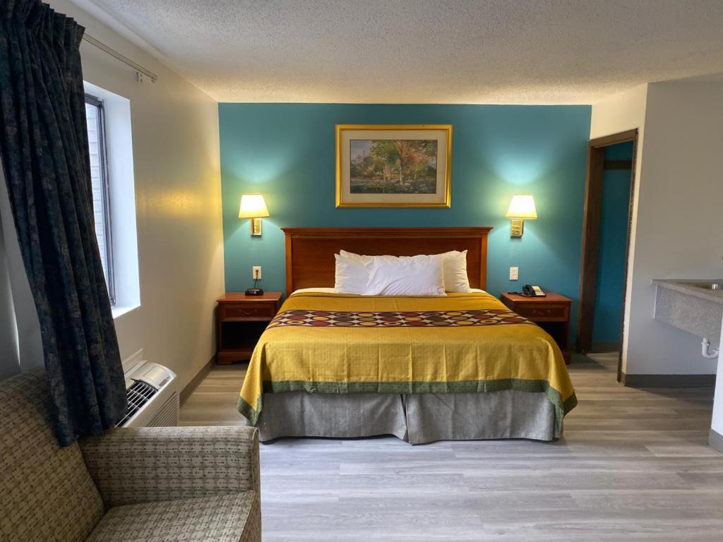| Americas Best Value Inn West Frankfort