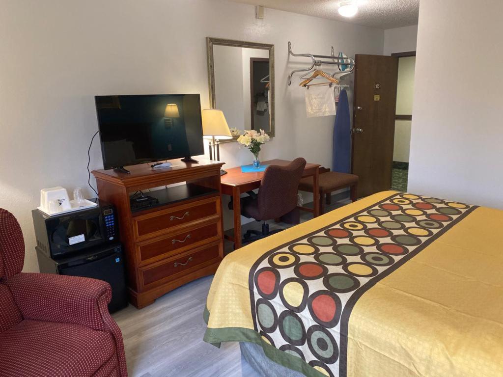 | Americas Best Value Inn West Frankfort