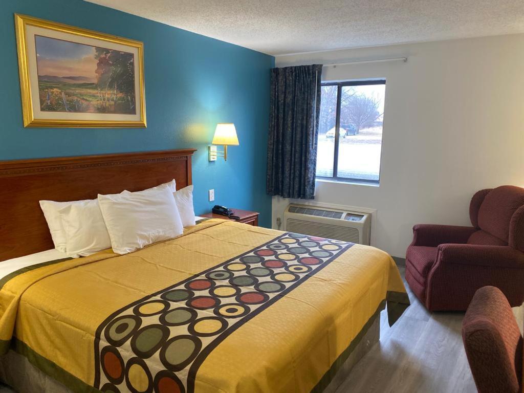 | Americas Best Value Inn West Frankfort