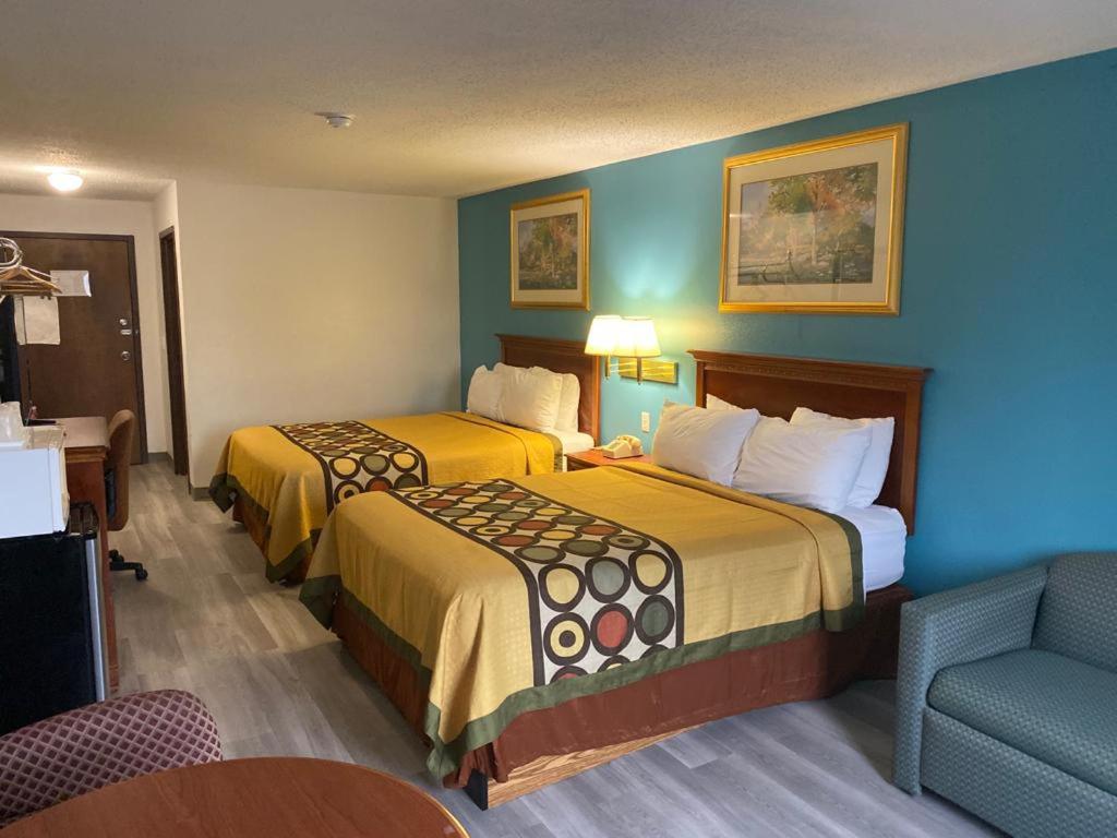 | Americas Best Value Inn West Frankfort