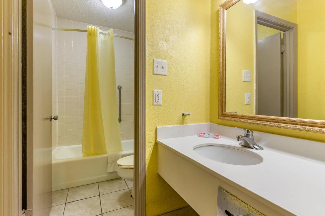 Queen Room with Two Queen Beds - Non-Smoking at Econo Lodge Decatur South