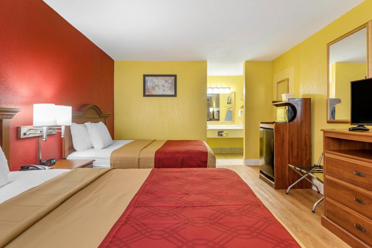 Queen Room with Two Queen Beds - Non-Smoking at Econo Lodge Decatur South