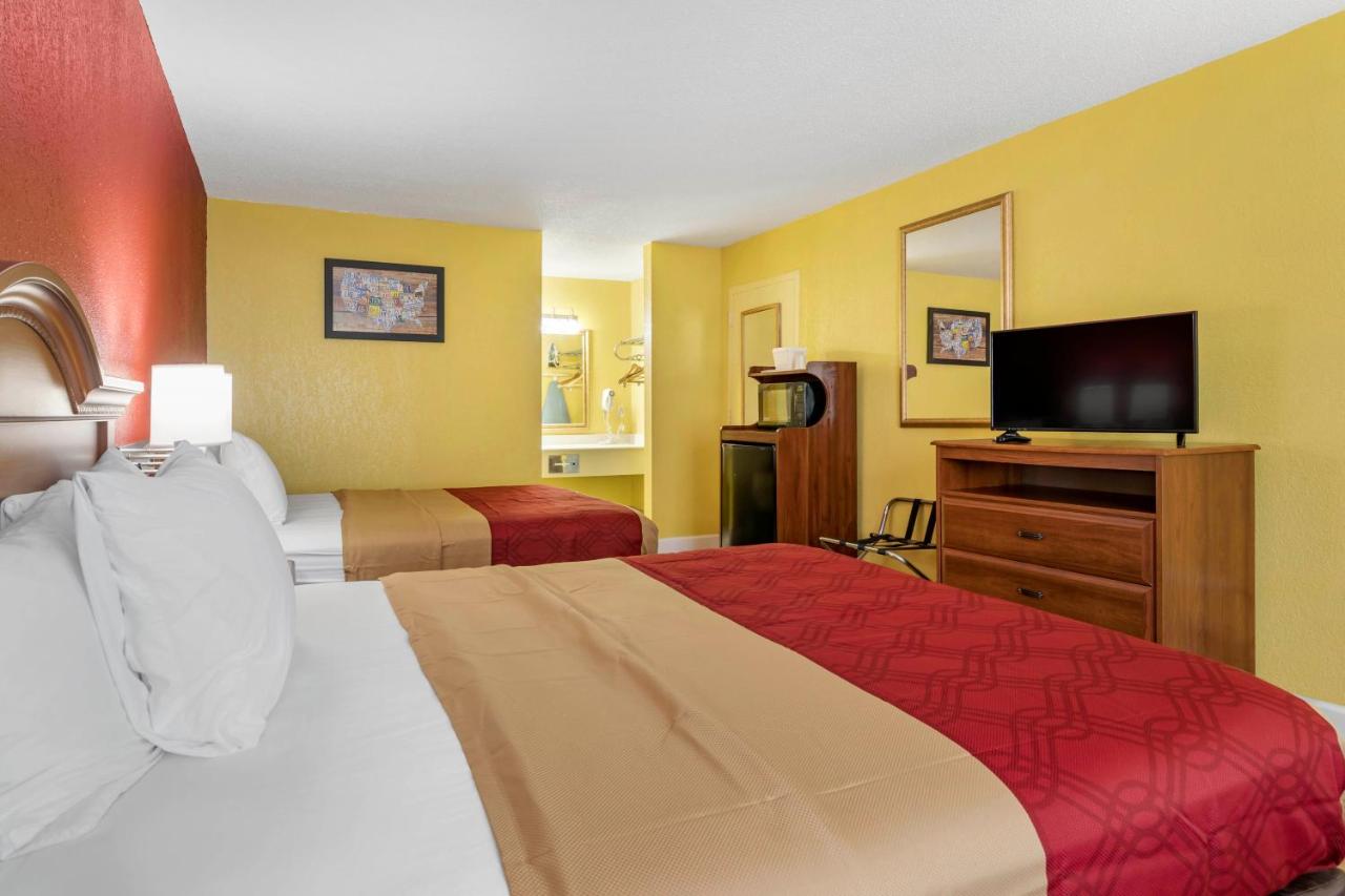 Queen Room with Two Queen Beds - Non-Smoking at Econo Lodge Decatur South