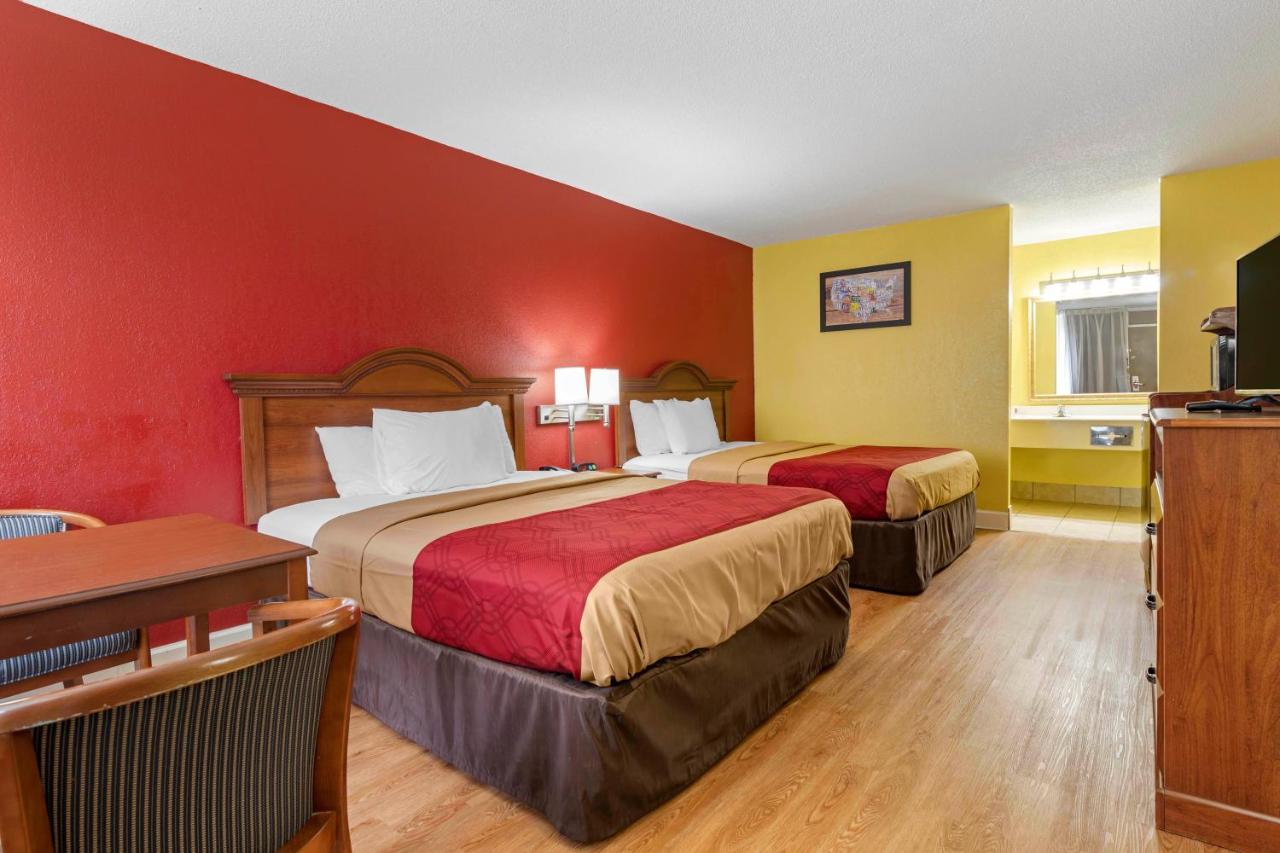 Queen Room with Two Queen Beds - Non-Smoking at Econo Lodge Decatur South
