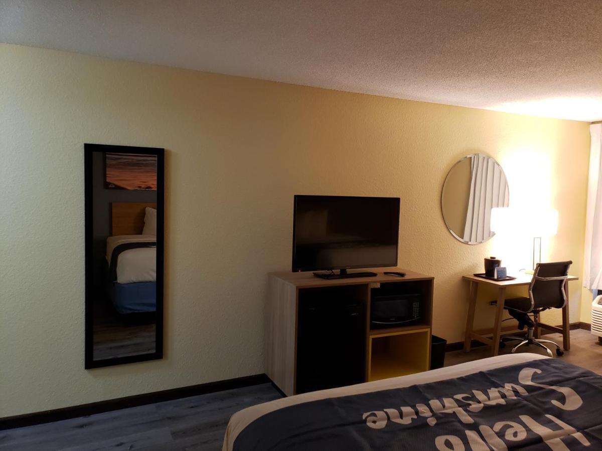 Queen Room with Two Queen Beds - Non-Smoking at Days Inn & Suites by Wyndham Merrillville