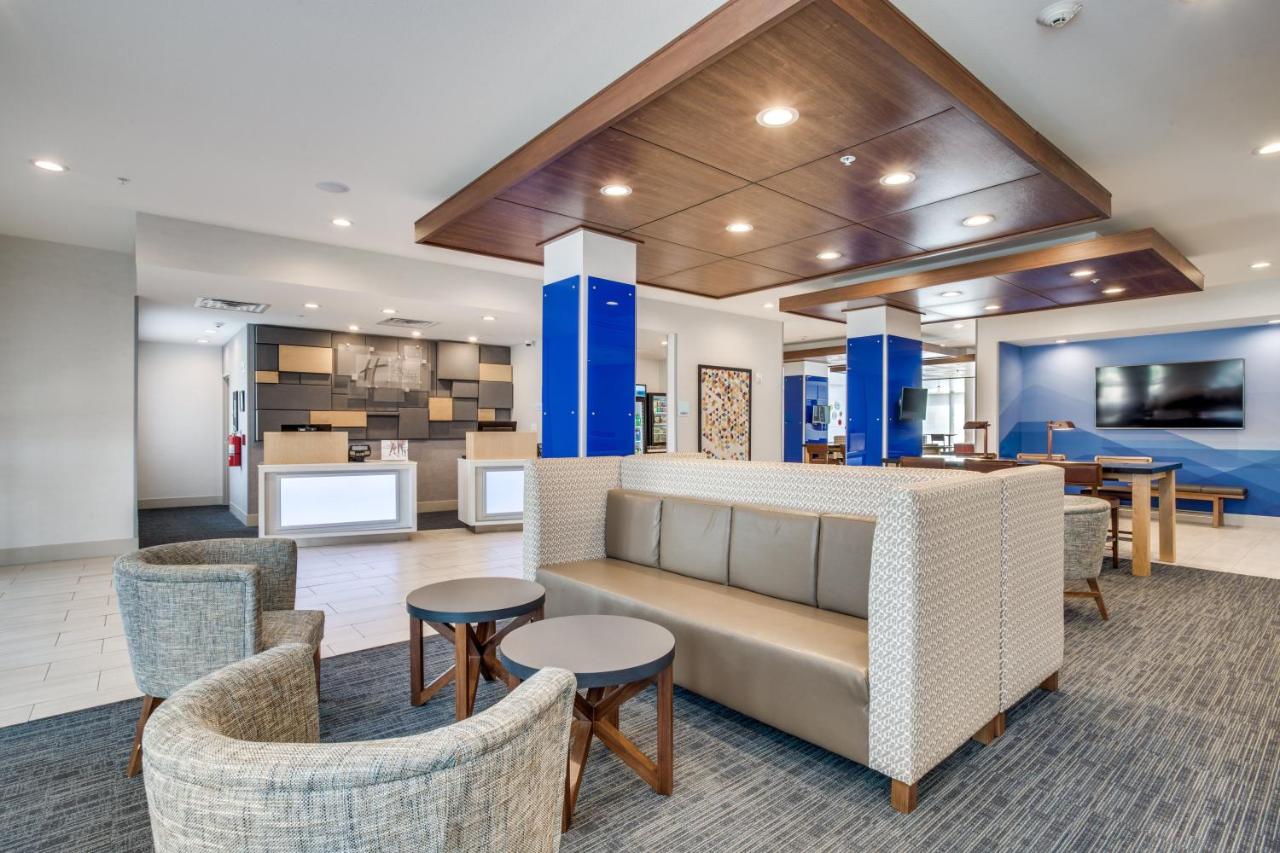 | Holiday Inn Express And Suites Denton South, an IHG Hotel