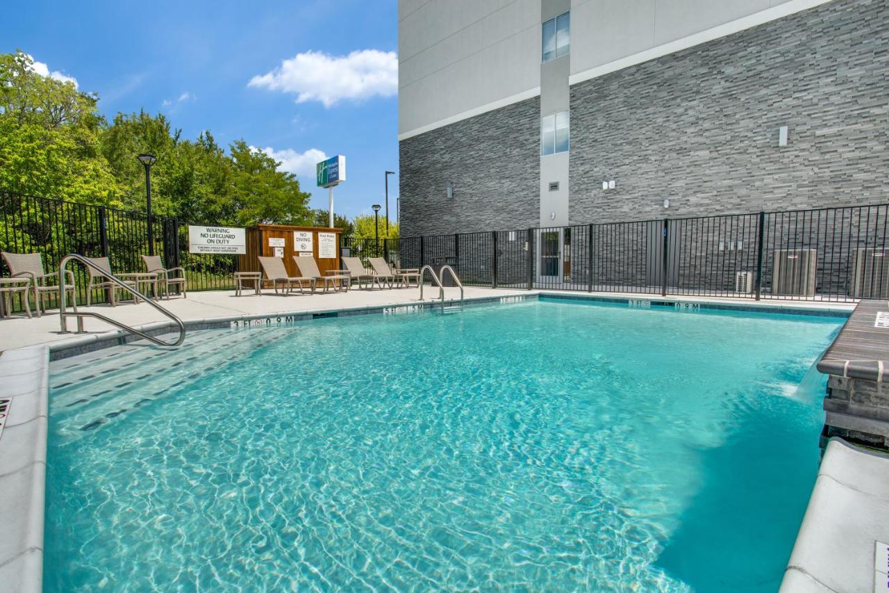 | Holiday Inn Express And Suites Denton South, an IHG Hotel